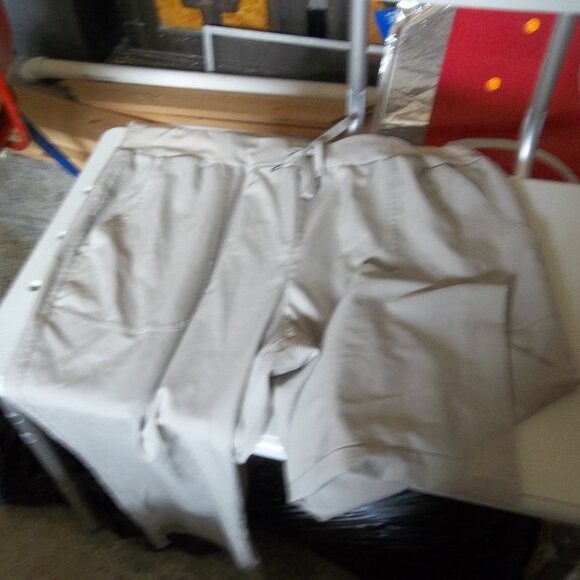 St Johns Bay Capri pants, size XL, very good condition, great buy! 2 for 1! - Picture 2 of 5